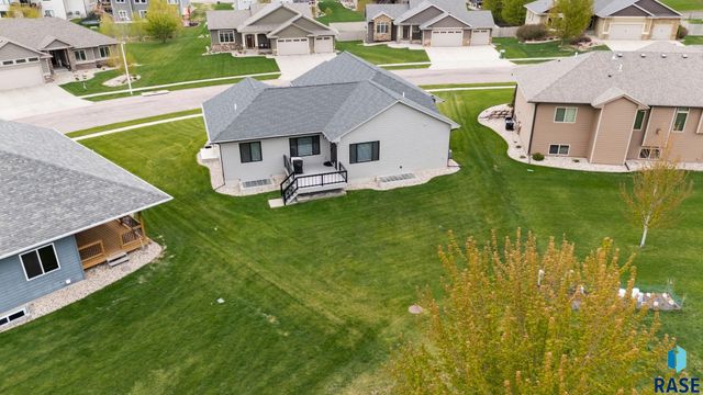 1917 S Firefly Dr Drive, Sioux Falls, SD 57110