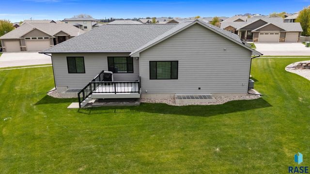 1917 S Firefly Dr Drive, Sioux Falls, SD 57110