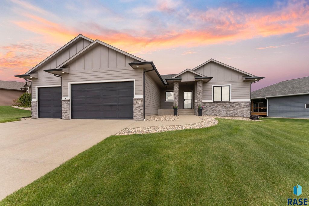 1917 S Firefly Dr Drive, Sioux Falls, SD 57110