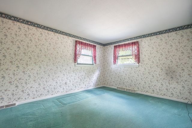 25 Windward Rd, Lowell, MA 01852