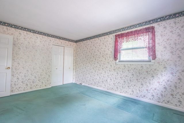 25 Windward Rd, Lowell, MA 01852