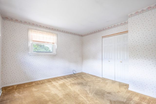 25 Windward Rd, Lowell, MA 01852