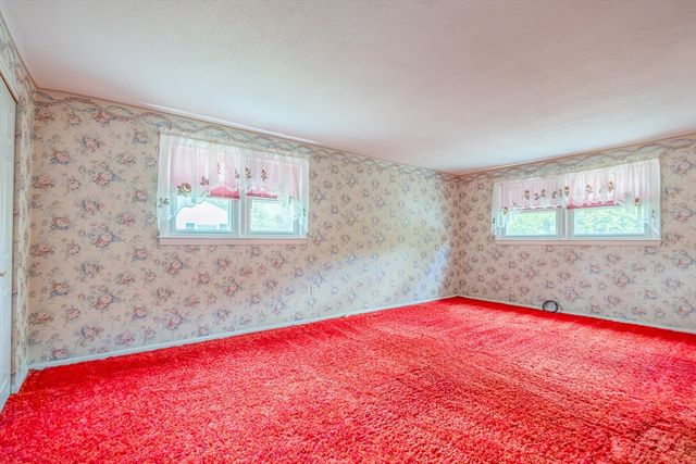 25 Windward Rd, Lowell, MA 01852