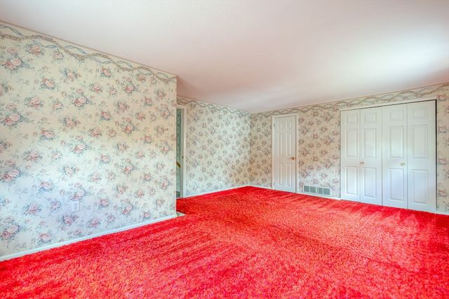 25 Windward Rd, Lowell, MA 01852