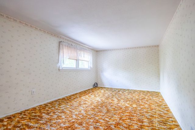 25 Windward Rd, Lowell, MA 01852