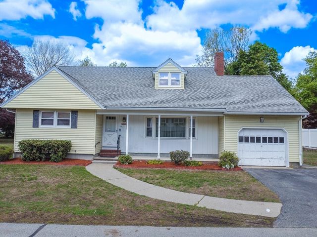 25 Windward Rd, Lowell, MA 01852