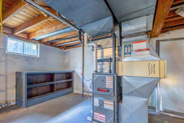 25 Windward Rd, Lowell, MA 01852