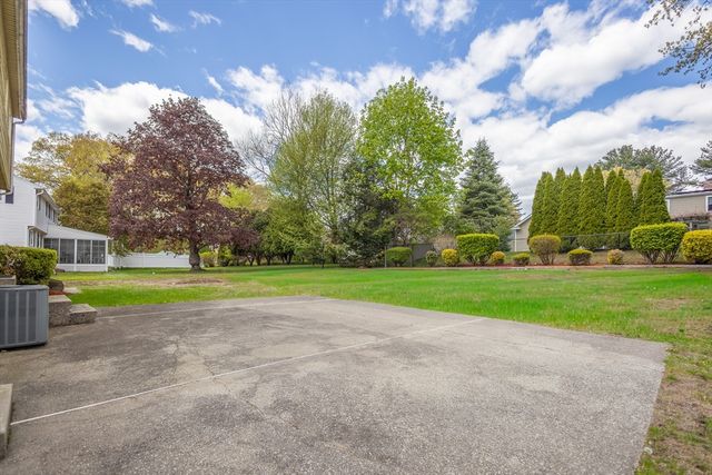25 Windward Rd, Lowell, MA 01852