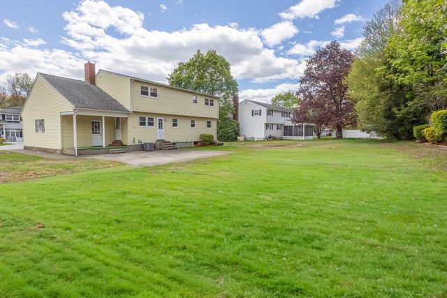 25 Windward Rd, Lowell, MA 01852
