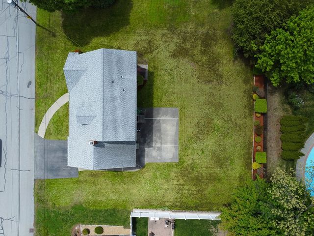 25 Windward Rd, Lowell, MA 01852