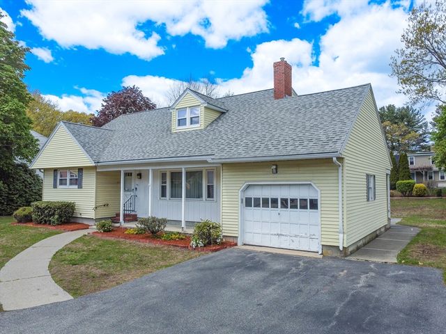 25 Windward Rd, Lowell, MA 01852