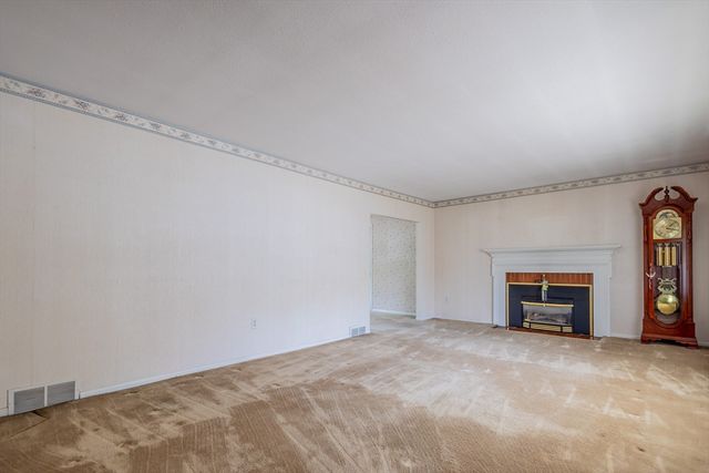 25 Windward Rd, Lowell, MA 01852
