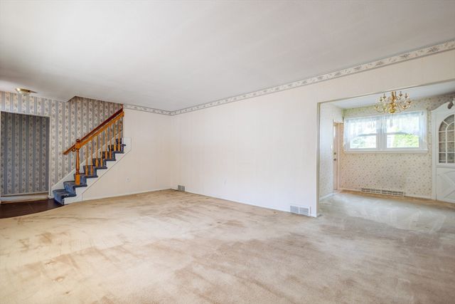 25 Windward Rd, Lowell, MA 01852