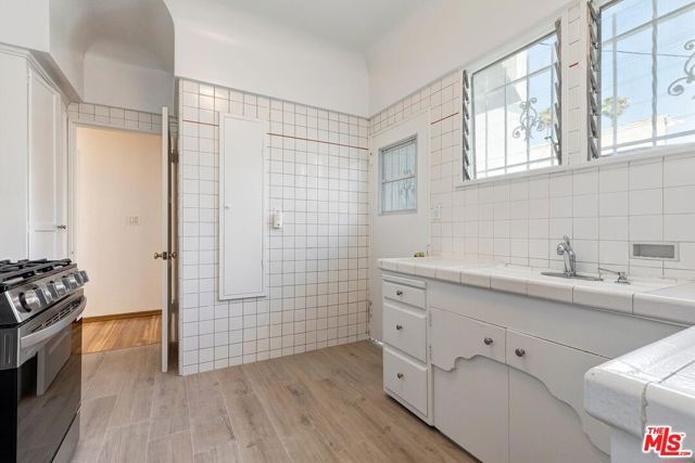 448 S Wilton Place, Los Angeles, CA 90020