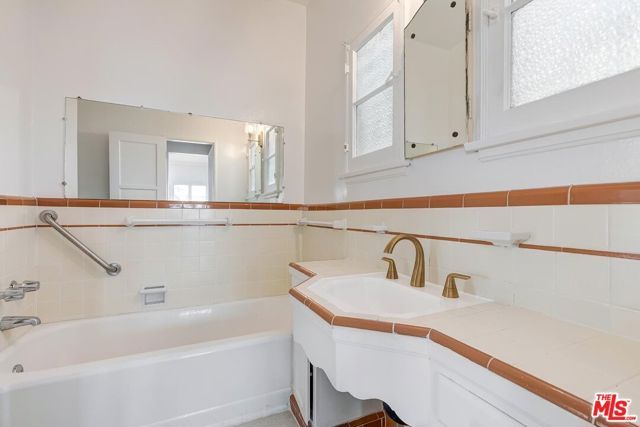 448 S Wilton Place, Los Angeles, CA 90020