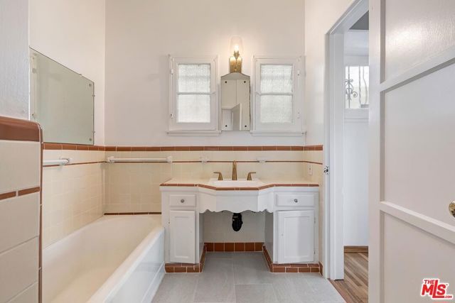 448 S Wilton Place, Los Angeles, CA 90020