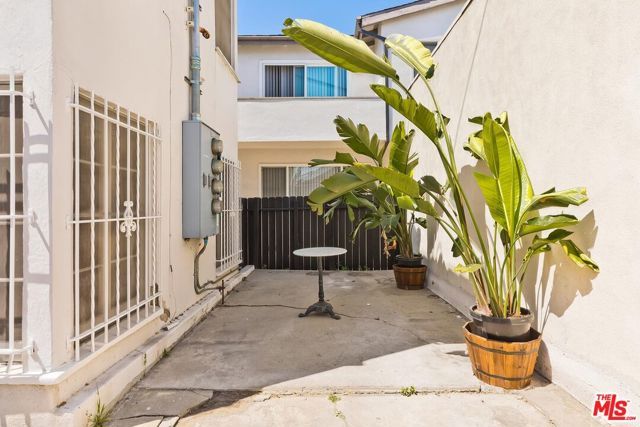 448 S Wilton Place, Los Angeles, CA 90020