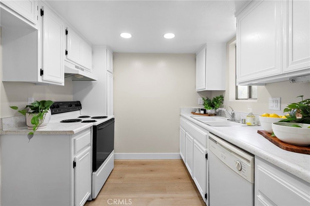 Image 7 of property listing at 1665 Brea, Fullerton, CA 92835