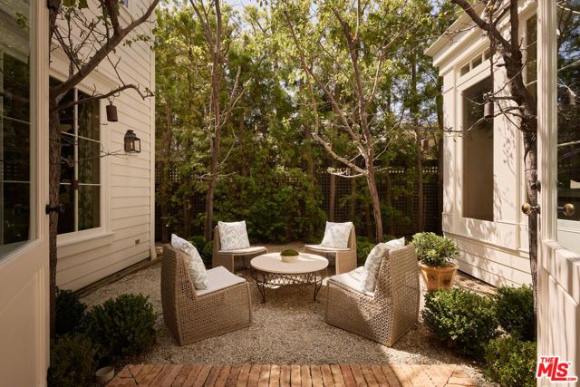 339 S Carmelina Avenue, Los Angeles, CA 90049