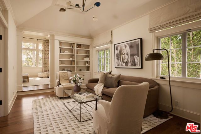 339 S Carmelina Avenue, Los Angeles, CA 90049