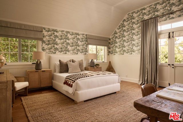 339 S Carmelina Avenue, Los Angeles, CA 90049