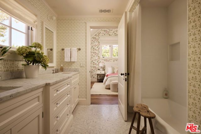 339 S Carmelina Avenue, Los Angeles, CA 90049
