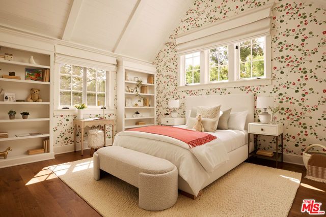 339 S Carmelina Avenue, Los Angeles, CA 90049