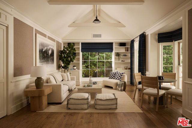 339 S Carmelina Avenue, Los Angeles, CA 90049