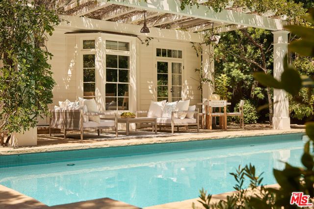 339 S Carmelina Avenue, Los Angeles, CA 90049