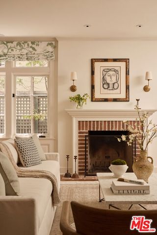339 S Carmelina Avenue, Los Angeles, CA 90049