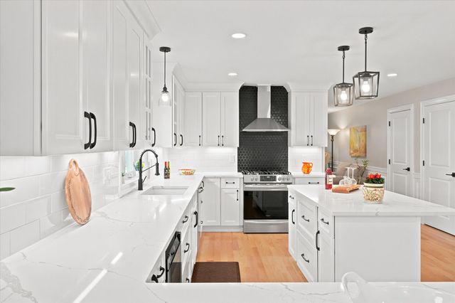 6 Mcdonald Rd, Wilmington, MA 01887