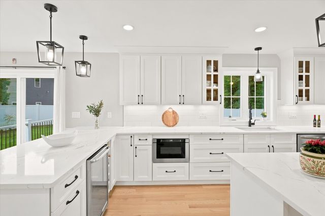 6 Mcdonald Rd, Wilmington, MA 01887