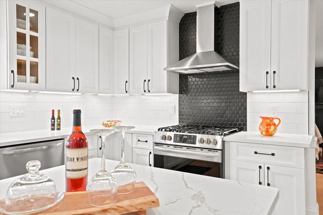 6 Mcdonald Rd, Wilmington, MA 01887