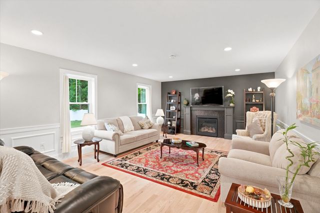 6 Mcdonald Rd, Wilmington, MA 01887
