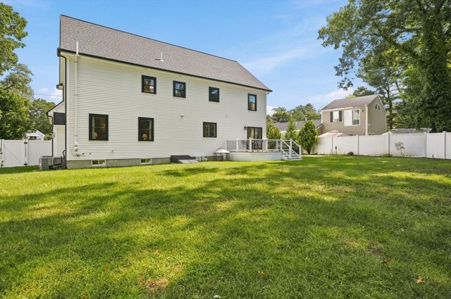 6 Mcdonald Rd, Wilmington, MA 01887