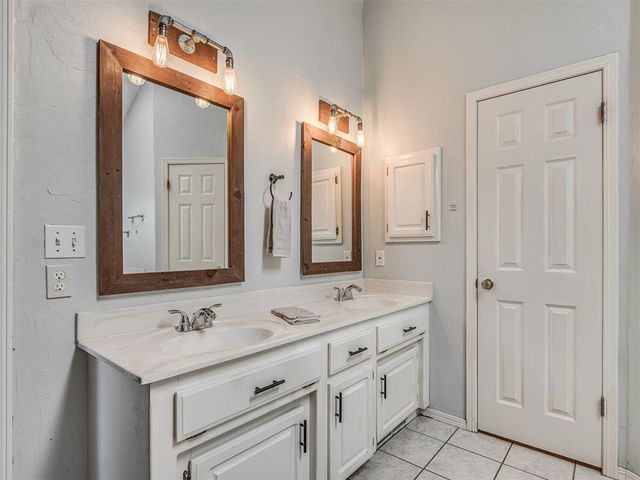 8321 NW 77th Place, Oklahoma City, OK 73132