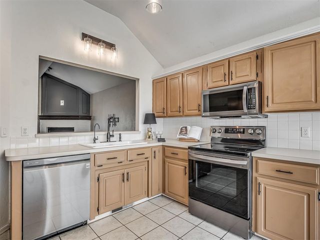 8321 NW 77th Place, Oklahoma City, OK 73132