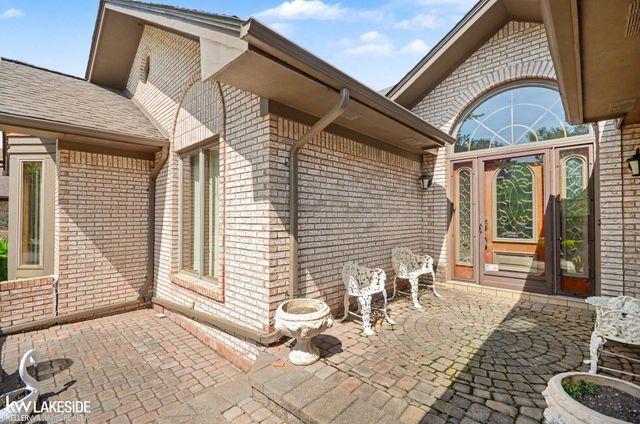 3940 Wayfarer Drive, Troy, MI 48083