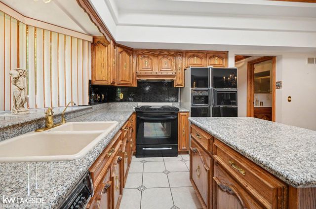 3940 Wayfarer Drive, Troy, MI 48083