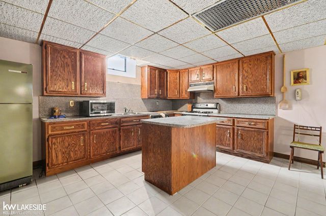 3940 Wayfarer Drive, Troy, MI 48083