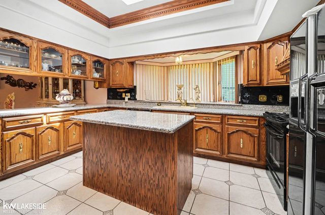 3940 Wayfarer Drive, Troy, MI 48083