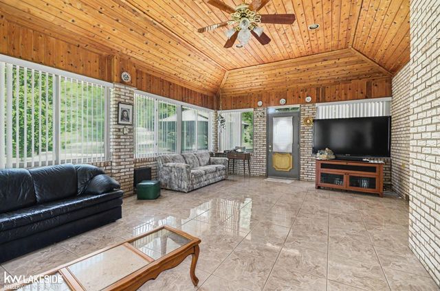 3940 Wayfarer Drive, Troy, MI 48083