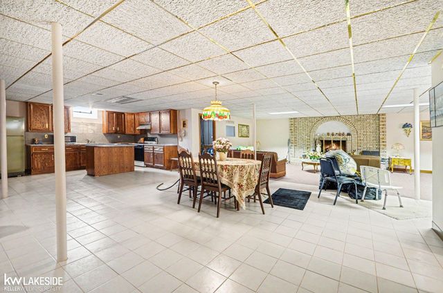 3940 Wayfarer Drive, Troy, MI 48083