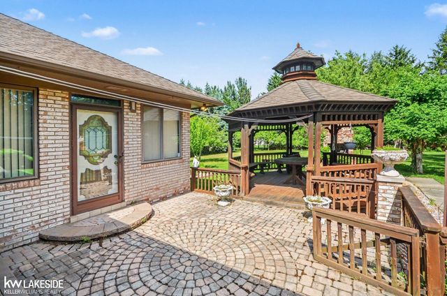 3940 Wayfarer Drive, Troy, MI 48083