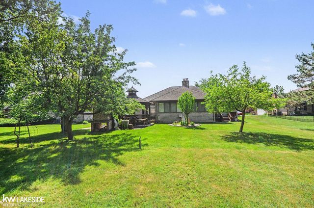 3940 Wayfarer Drive, Troy, MI 48083