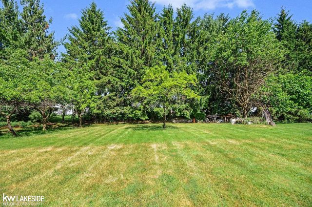 3940 Wayfarer Drive, Troy, MI 48083