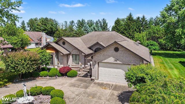 3940 Wayfarer Drive, Troy, MI 48083