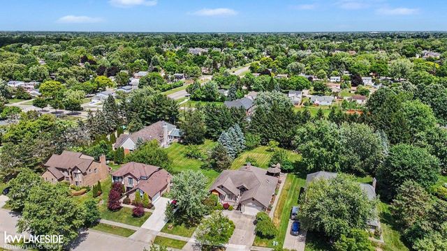 3940 Wayfarer Drive, Troy, MI 48083