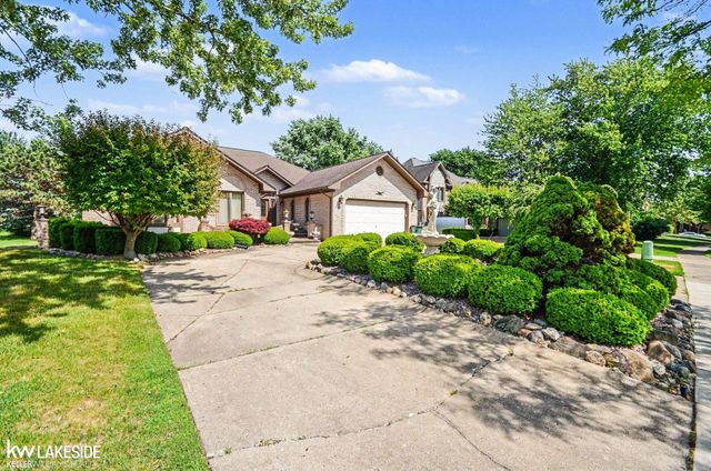3940 Wayfarer Drive, Troy, MI 48083