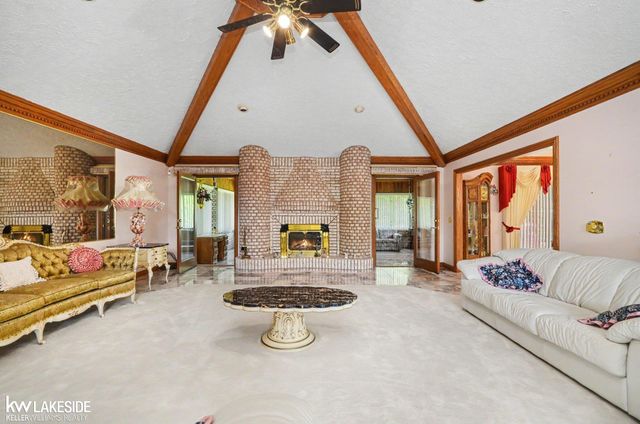 3940 Wayfarer Drive, Troy, MI 48083